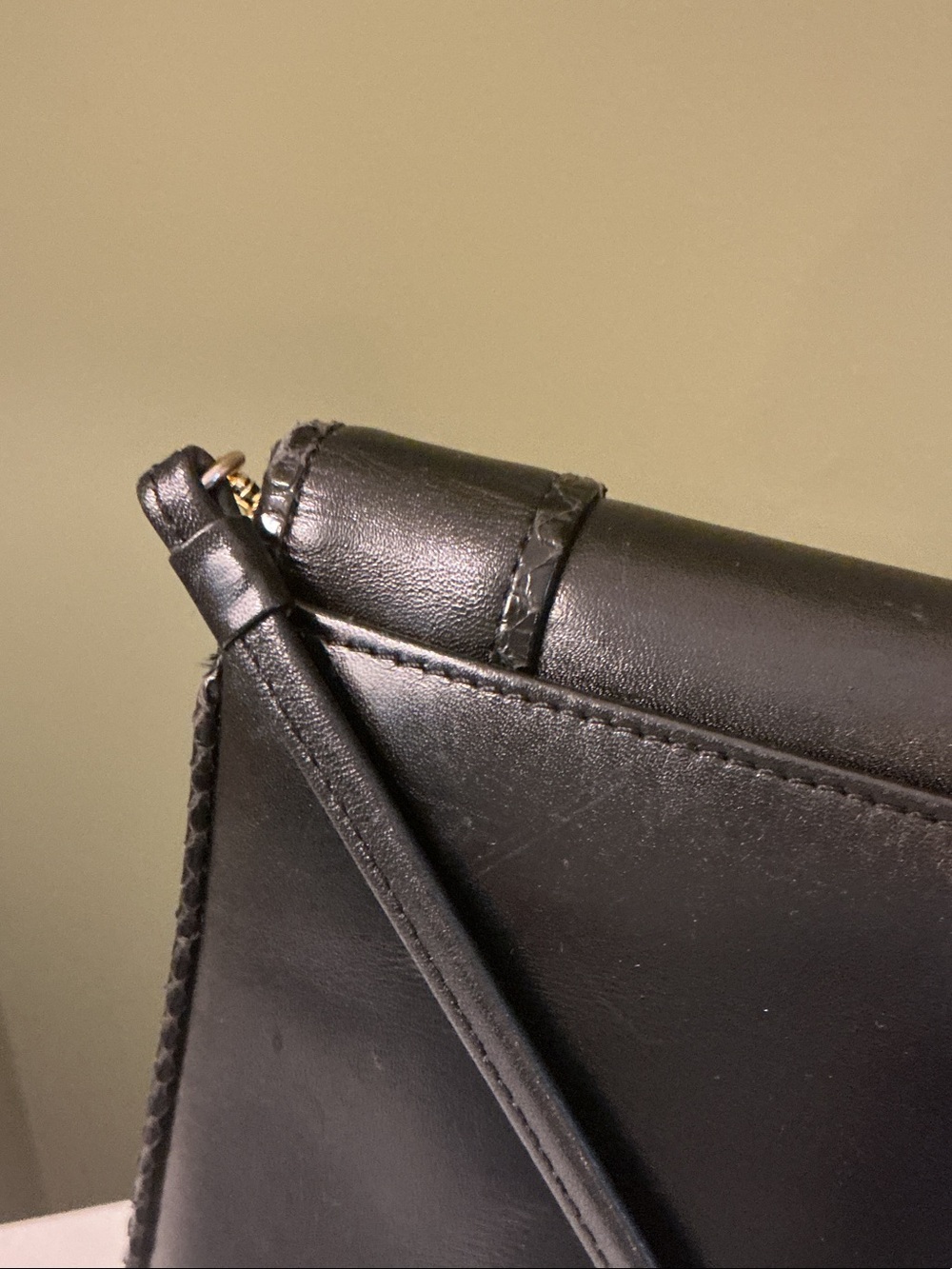 Givenchy Sacs Vintage Black Leather Shoulder Crossbody Bag Gold Accents EUC - Picture 4 of 15